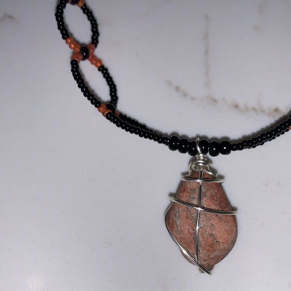 Handmade beaded necklace - Picture 3 of 4